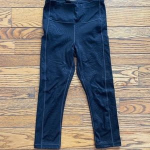 Athleta Ultimate Stash Pocket Printed Capri in black